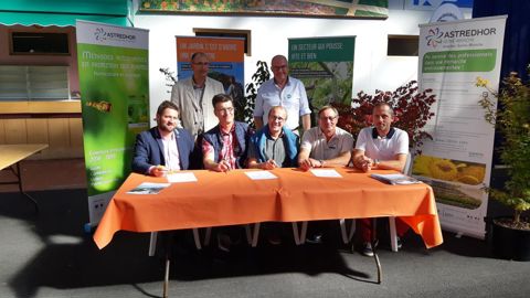 C’est sur le salon local Normandie Paysage et Végét’Halle qu’a été signée la charte des achats publics de la région.(c)ASTREDHOR Seine-Manche